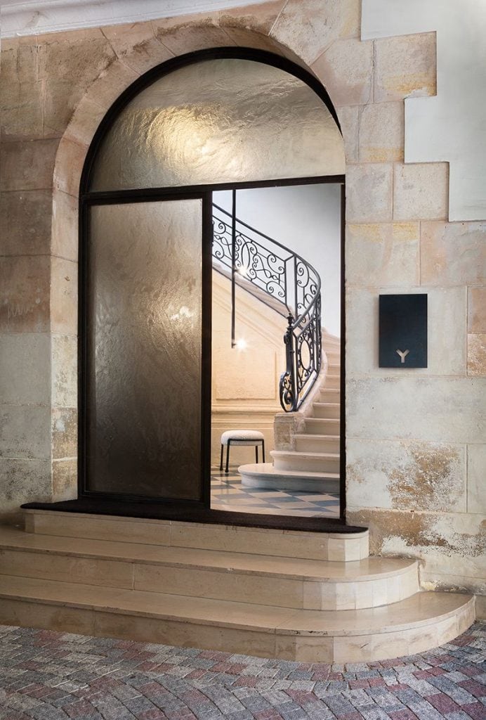 pierre yovanovitch Pierre Yovanovitch Debuts New Luxury Showroom in Paris Pierre Yovanovitch Debuts New Luxury Showroom in Paris 10 692x1024 1