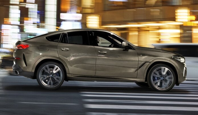Новый BMW X6 дебютировал со светящимися «ноздрями»