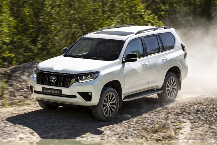 Land Cruiser Prado стал мощнее и обрел Black Pack
