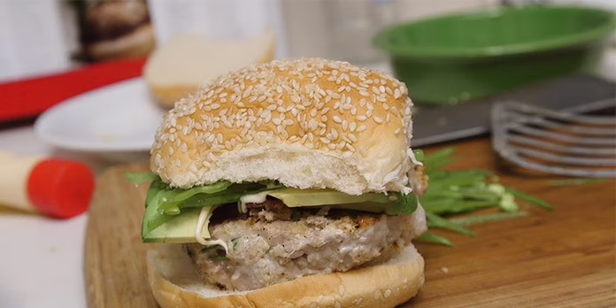 Crispy Outside, Juicy Inside: The Tuna Burger That Changed How We Cook Fish