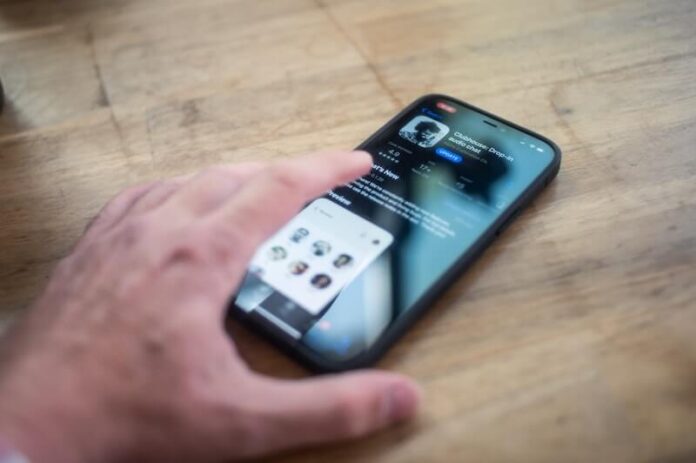 How-to-Fix-Clubhouse-App-Keeps-Crashing-Closing-or-Not-Working-Error How-to-Fix-Clubhouse-App-Keeps-Crashing-Closing-or-Not-Working-Error