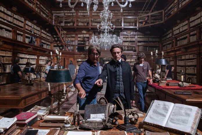 Concluse delle miniserie evento Rai Giacomo Leopardi – Vita e amori del Poeta che segna l'esordio alla regia televisiva di Sergio Rubini. Leonardo Maltese interpreta Leopardi