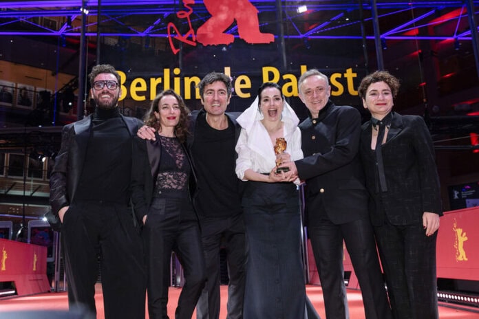 Orso d'Oro della 76° Berlinale a Yellow Letters di İlker Çatak. Italia premiata con Nina Roza e On our Own