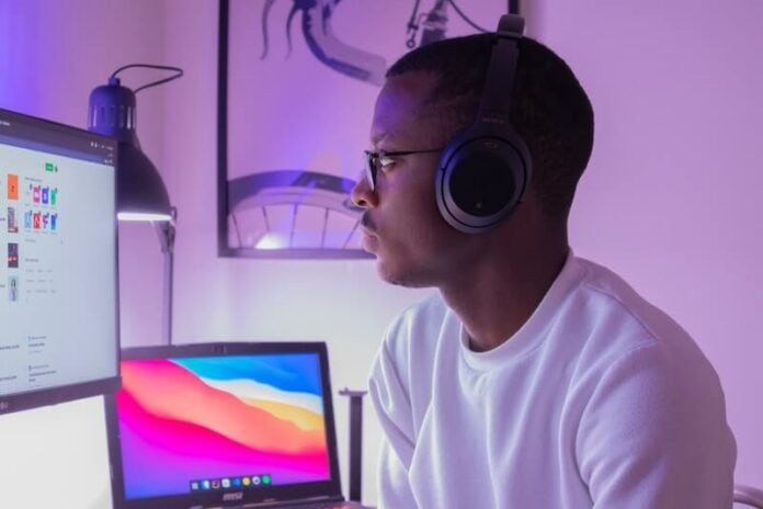 How-to-Stop-Speakers-from-Playing-when-Headphones-are-Plugged-in-on-PC How-to-Stop-Speakers-from-Playing-when-Headphones-are-Plugged-in-on-PC