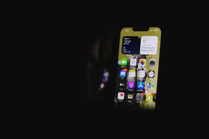 iPhone-DND-Keeps-Turning-On-by-Itself-Randomly iPhone-DND-Keeps-Turning-On-by-Itself-Randomly