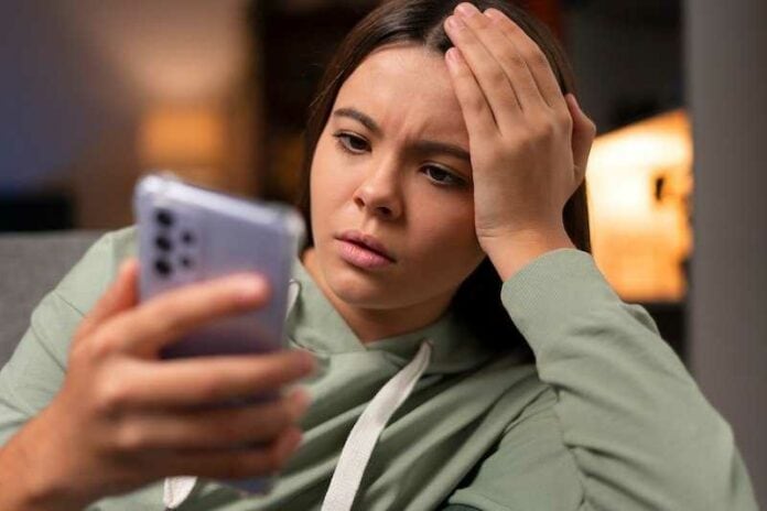 How-to-Fix-No-SIM-Card-Detected-Error-on-Samsung-Galaxy-Phone How-to-Fix-No-SIM-Card-Detected-Error-on-Samsung-Galaxy-Phone