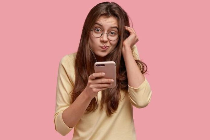 How-to-Fix-Snapchat-Black-Screen-with-Text-Error-on-Android-or-iPhone-Mobile-Device How-to-Fix-Snapchat-Black-Screen-with-Text-Error-on-Android-or-iPhone-Mobile-Device