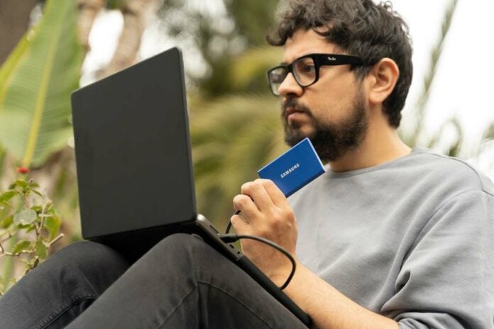 How-to-Install-Samsung-SSD-Firmware-Update-on-Mac-or-PC How-to-Install-Samsung-SSD-Firmware-Update-on-Mac-or-PC