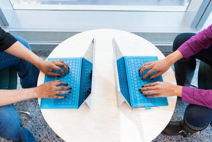 How-to-Compare-Two-Versions-of-Microsoft-Word-Document-Side-by-Side