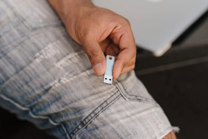 How-to-Prevent-or-Disable-Use-of-USB-Storage-Devices-in-Windows-10 How-to-Prevent-or-Disable-Use-of-USB-Storage-Devices-in-Windows-10