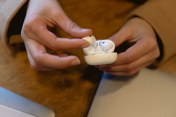 How-to-Fix-Left-or-Right-Side-of-Apple-AirPod-Pro-Not-Working-or-Playing-Issue How-to-Fix-Left-or-Right-Side-of-Apple-AirPod-Pro-Not-Working-or-Playing-Issue