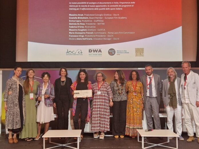 Consegnato a Venezia il Doc/it Women Award a Serena Gramizzi produttrice con la sua BO Film de Il Processo di Bologna di Paolo Fiore Angelini