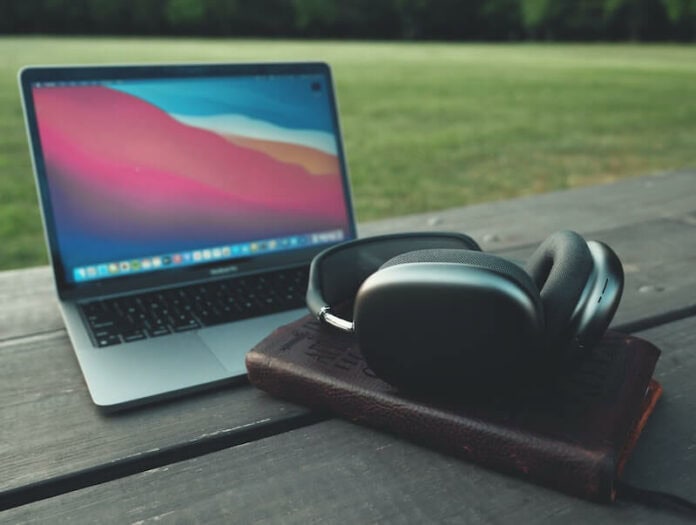 How-to-Fix-AirPods-Pro-Max-Not-Automatically-Switching-Between-Compatible-Apple-Devices How-to-Fix-AirPods-Pro-Max-Not-Automatically-Switching-Between-Compatible-Apple-Devices