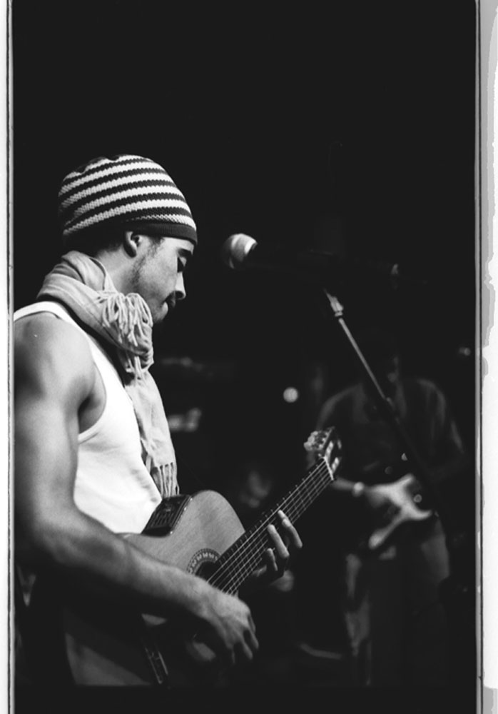 Musiker Patrice Bart Williams aus Köln auf seiner Nile Tour 2005 fotografiert von Fotograf Menasse Gebregzi Photography