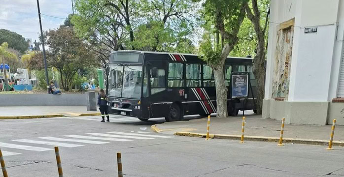 En este momento estás viendo Falleció una mujer atropellada por un colectivo en el centro de Lomas