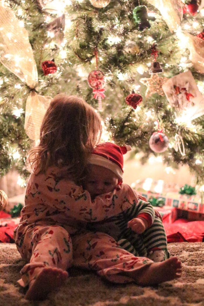 How to Take Photos of Your Kids in Front of The Christmas Tree