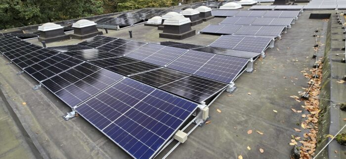 Solarpanele auf der Kita St. Bartholomäus