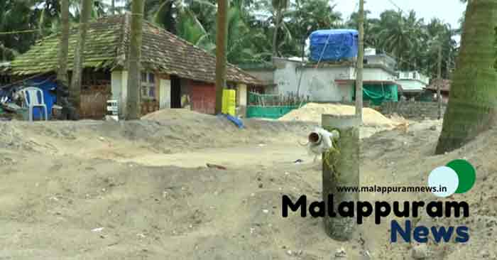 കടലാക്രമണ ദുരിതത്തിന് പുറമെ കുടിവെള്ളവും കിട്ടാക്കനിയായി തീരവാസികള്‍