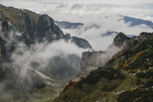 how to hike the 52 tunnels trail