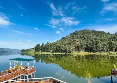 Lake_Bunyonyi_Rock_Resort