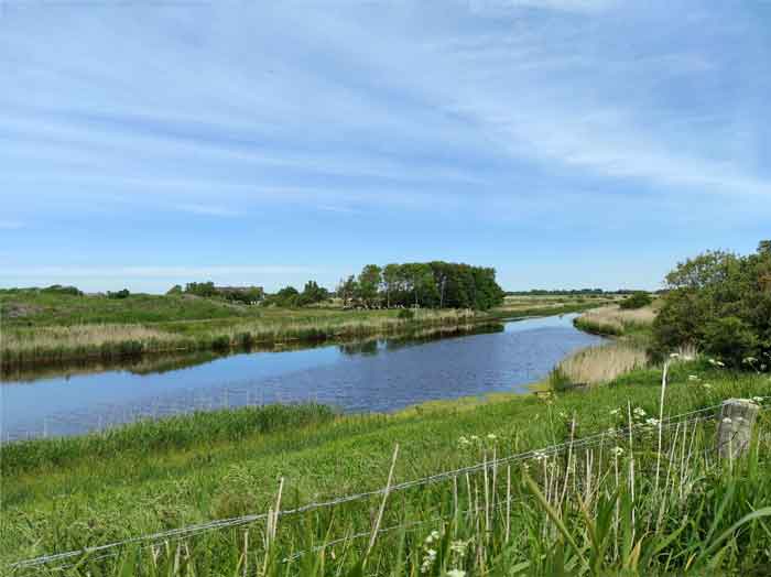 Am Priel entlang auf der Radtour von Klanxbüll nach Dagebüll.
