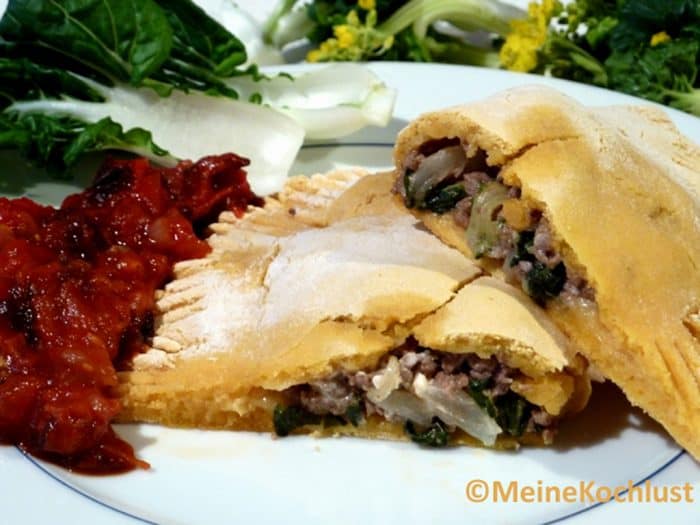 Maisfladen gefüllt mit Pak Choi, Hackfleisch und Schafskäse - Meine ...