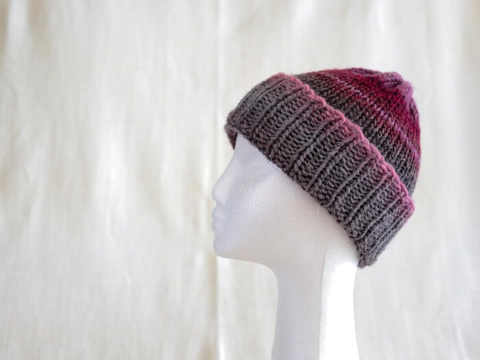 Tunn mössa i grå och rosa - Image 2