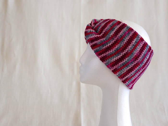 Detta tunna pannbandet är luftigt med en riktigt mjuk känsla. Det är underbart och kan användas nästan året om!