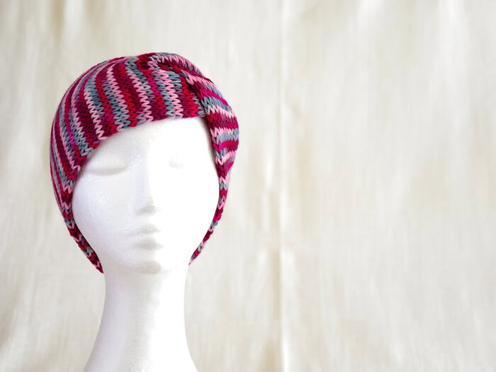 Detta tunna pannbandet är luftigt med en riktigt mjuk känsla. Det är underbart och kan användas nästan året om!