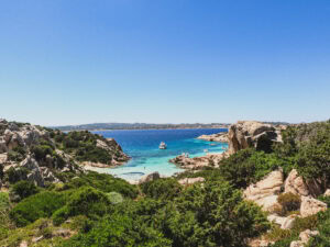 How to hike to Cala Napoletana