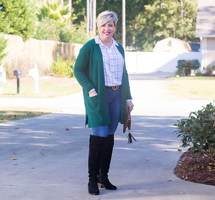 Cardigan outfits - Fonda wears a green cardigan | 40plusstyle.com