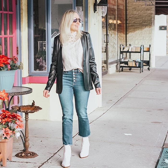 how to wear jeans over 40 guidelines and lots of jeans outfit ideas