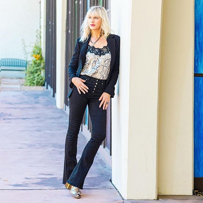 Catherine wears a blazer with her black jeans | 40plusstyle.com