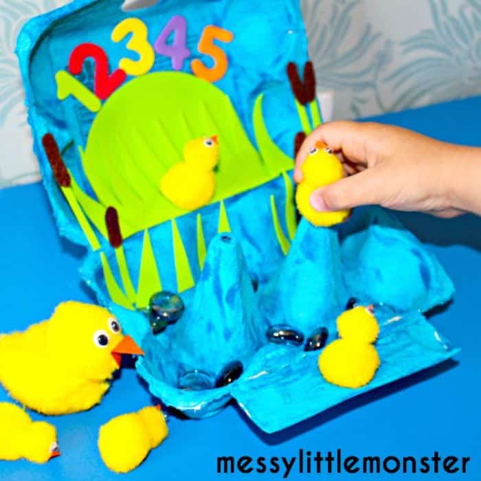 5 little ducklings craft with an egg carton