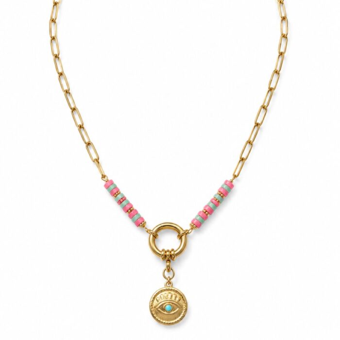 Goldene Evil Eye Kette mit rosa und türkisen Perlen getragen auf Model im Boho Chic Stil