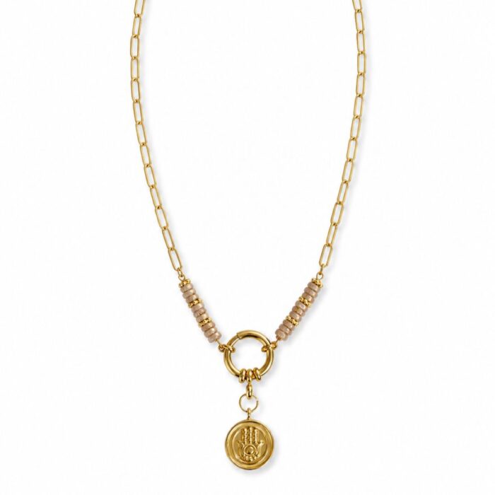 Hamsa Kette gold mit taupefarbenen Heishi Perlen und Hamsa-Hand-Münzanhänger – Liush Berlin