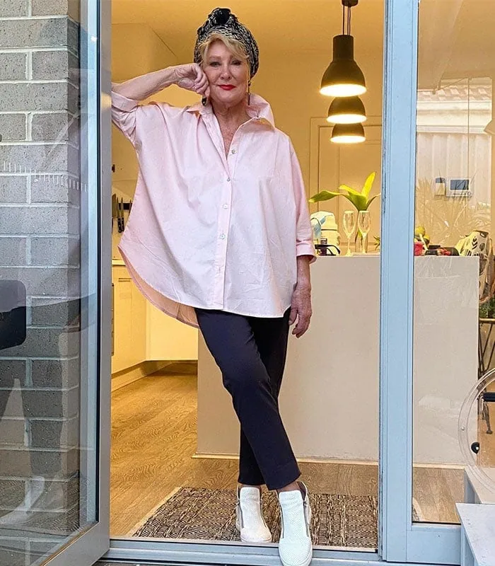 How to style an oversized shirt for a flattering silhouette | 40plusstyle.com