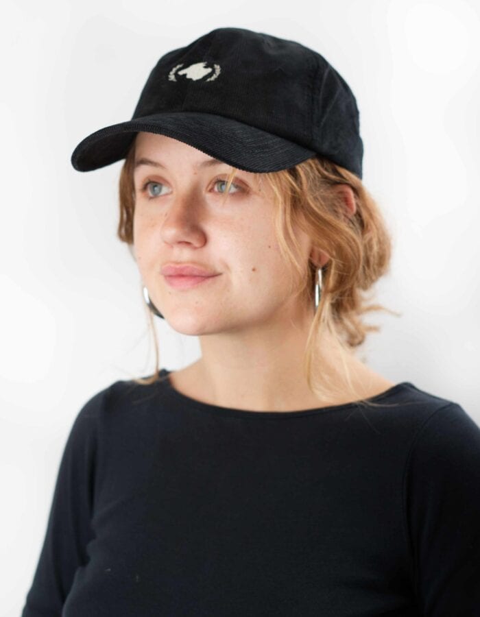 Gorra visera de pana negra amb brodat "Mallorca"