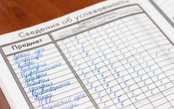 Загадки про школьные оценки: 10 веселых стихов для детей