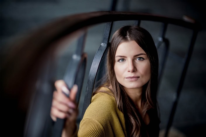 in your eyes daylight in your eyes - lifestyle Portrait fotografiert in der erfurter Parteischule