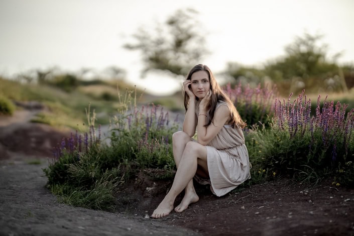 Beauty Portrait im warmen Abendlicht Beauty Portrait auf der Schwellenburg bei Erfurt Canon EOSR und RF 85mm f/1.2L USM