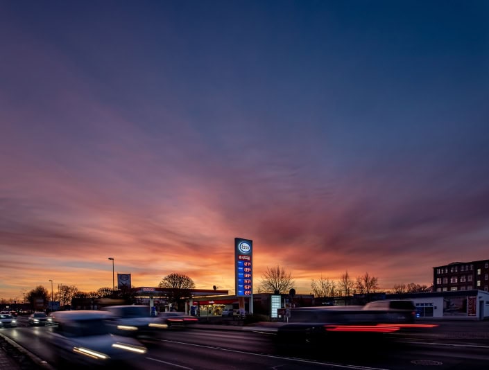 Sonnenaufgang an der Esso Tankstelle in Erfurt stimmungsvoller Sonnenaufgang an der Esso Tankstelle in der Weimarischen Strasse in der Landeshauptstadt Erfurt
