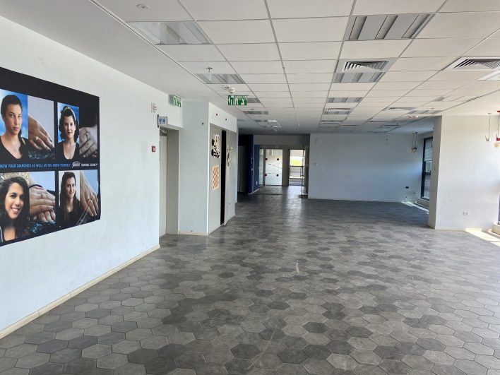 קומת משרדים בהוד השרון