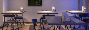 la sedia alumito nell'arredo di bar e ristoranti