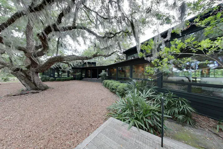 2 2 modern architecture homes 17 Modern Architecture Homes We’d Love To Live In 2
