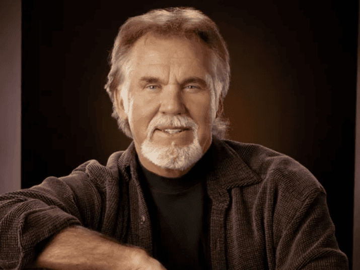 Country music legend Kenny Rogers dies