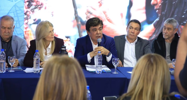 En este momento estás viendo Intendentes pidieron una reunión urgente con Milei y reclamaron fondos para municipios