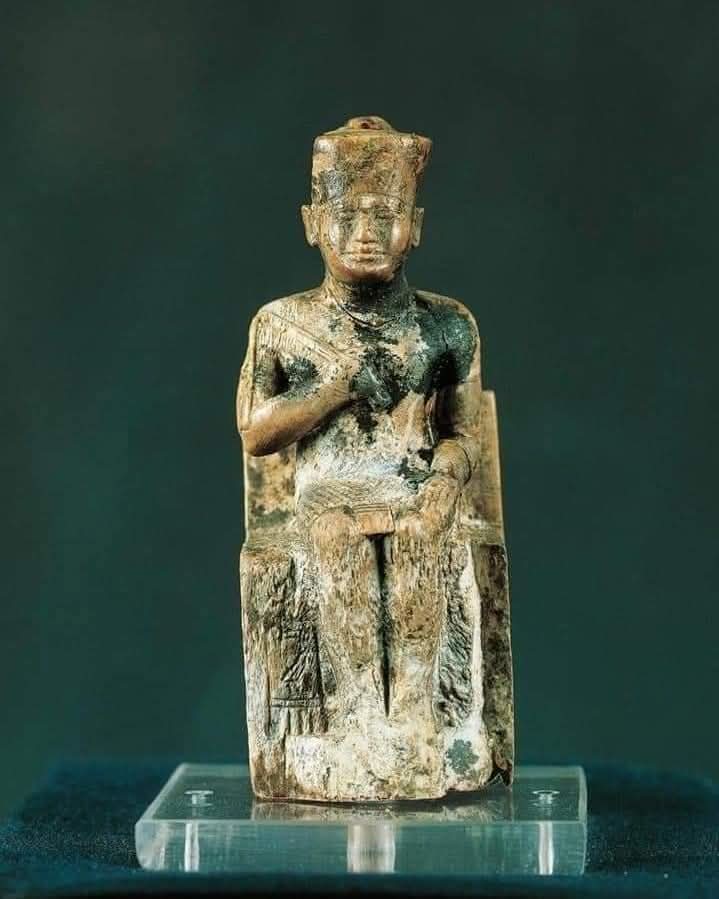 statue of King Khufu is just 7.5 cm tall