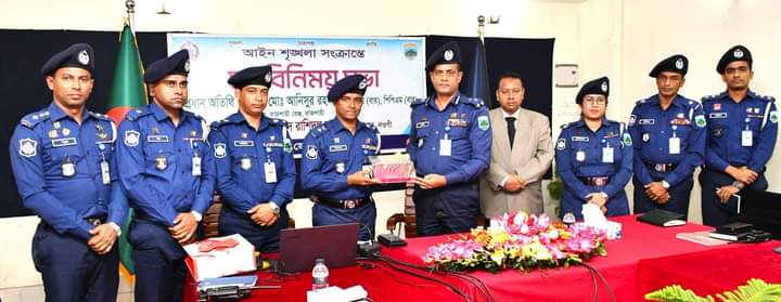নওগাঁয় পুলিশের ডিএসবি অফিস পরিদর্শন