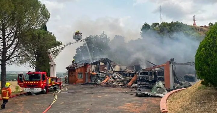 Une caserne de pompiers détruite dans un incendie
